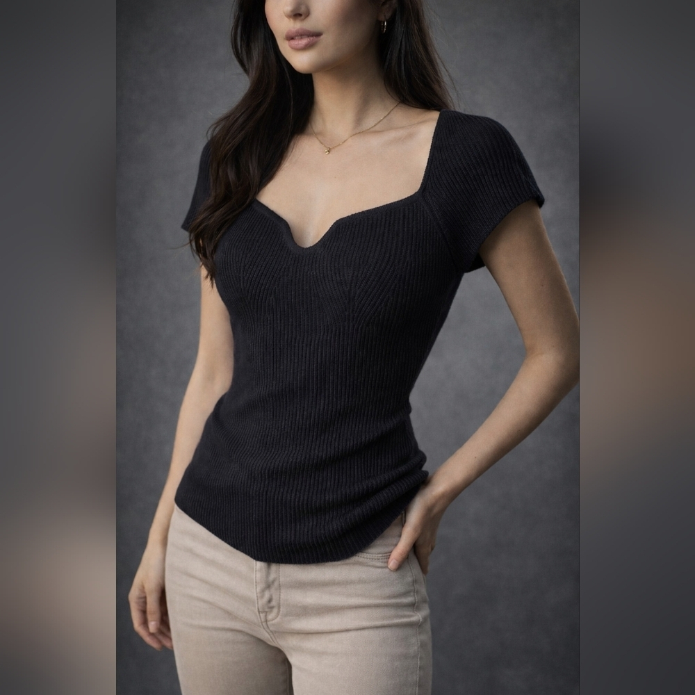 Unknown | Elegant Black Ribbed Women's Top, Ptp 14" To 21"